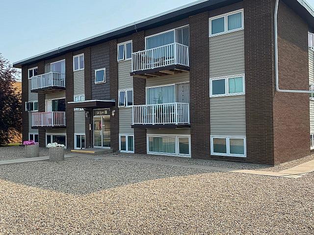 Large, Renovated 2 Bedroom Ground Floor Unit Available May 1st