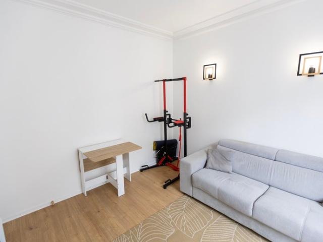 Large room in Levallois very close to Paris 17