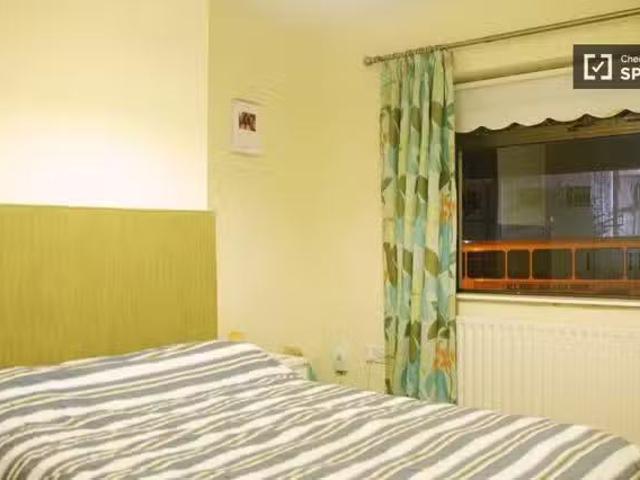 Large room in shared apartment in North Central Dublin