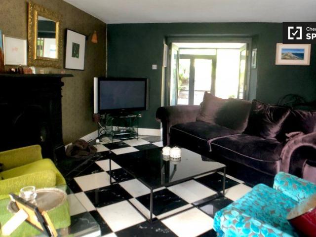 Large room in 3 bedroom house in Howth, Dublin