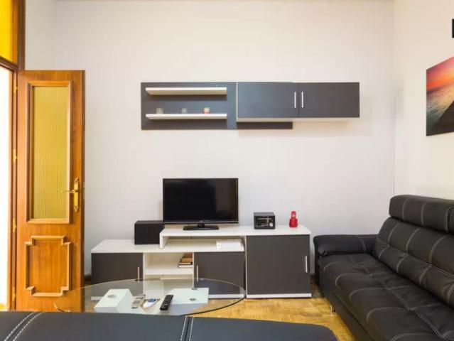 Large room with desk in shared apartment, Puerta del Sol