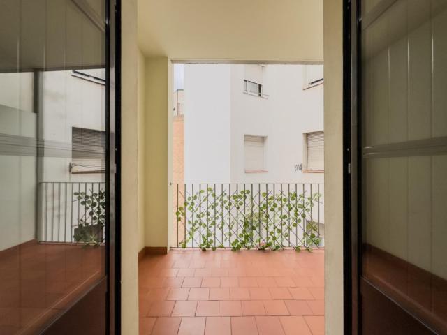 Large single bedroom with balcony near the Port Vell
