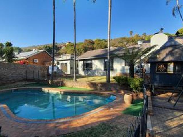large solar charged 3x bedroom famil.