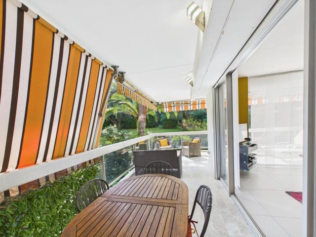 Large Studio Avec Terrasse De 25 m2 36m² Juan les Pins