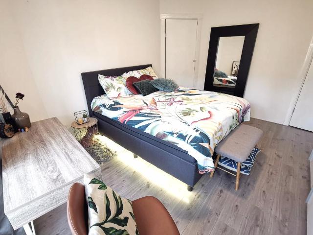 Large stylish room in de Pijp