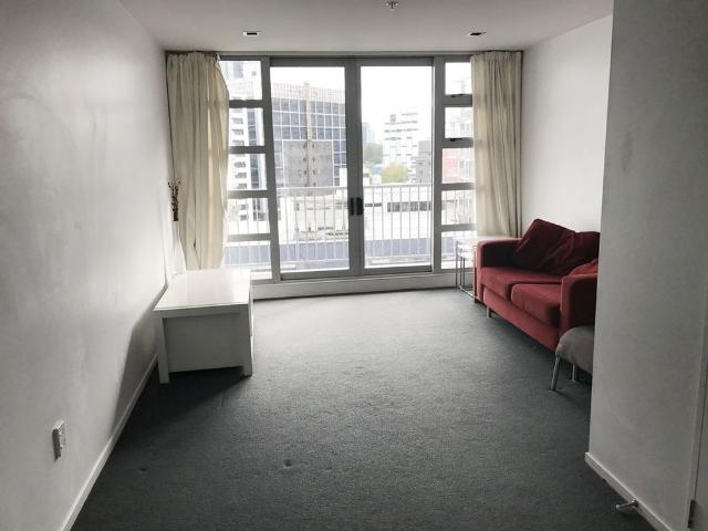 Large, sunny apartment in the heart of the CBD