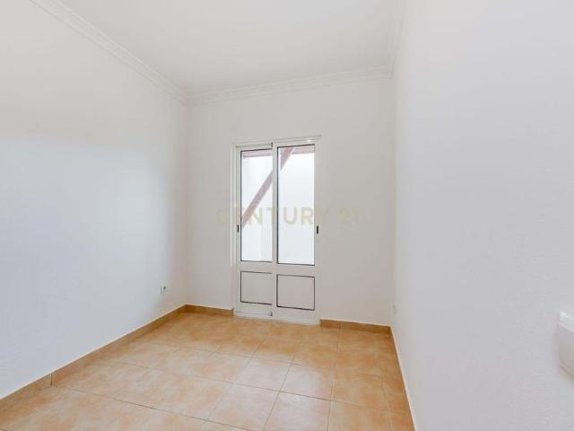 Largo Soeiro Pereira Gomes, Santo António da Charneca, Barreiro, Portugal, Santo António da Charneca, Setúbal Municipality 2835 723