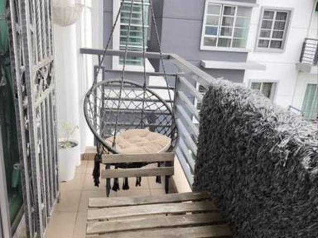 Larkin Apartment
