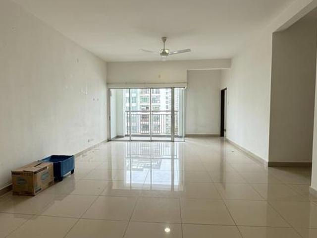 Larkin Town Whole unit Condominuim With Parking Suriamas