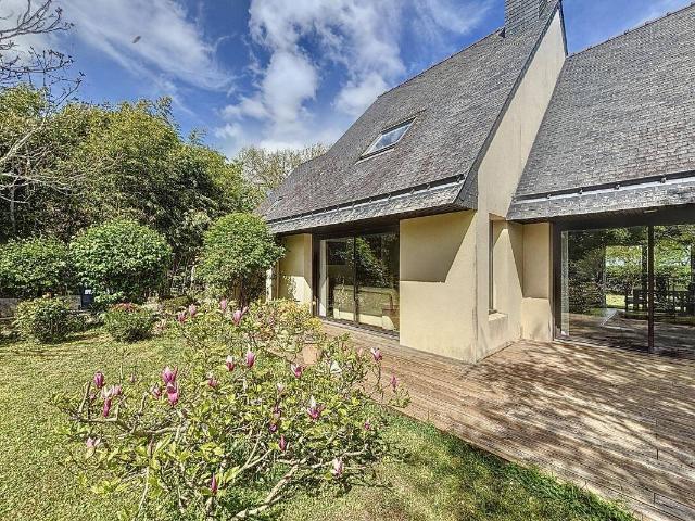 LARMOR PLAGE – ÉLÉGANTE MAISON FAMILIALE AVEC VUE RADE