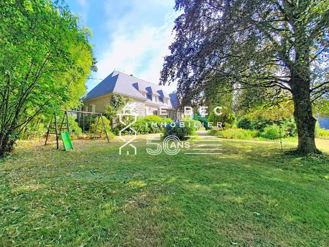 LARMOR PLAGE: Maison familiale de 7 chambres sur une belle parcelle verdoyante
