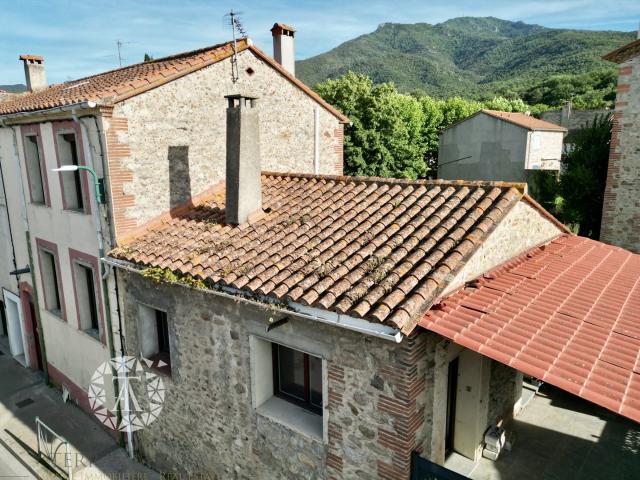 Laroque des Albères Maison de village avec fort potentiel de division