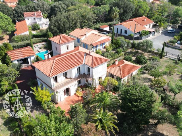 Laroque des Albères DEMEURE DE CHARME en VENTE EN NUE PROPRIÉTÉ