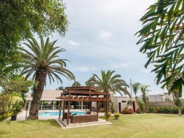 LAS CASUARINAS CALLE CERRADA CASA AMOBLADA CON JARDIN, TERRAZA Y PISCINA