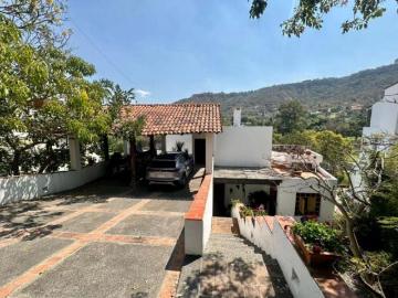 LAS CAÑADAS CASA EN VENTA A CAMPO DE GOLF ESTILO RUSTICO CONTEMPORÁNEO
