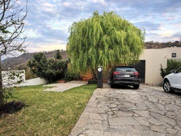 LAS CAÑADAS CASA EN VENTA CON ESPECTACULAR VISTA Y ALBERCA