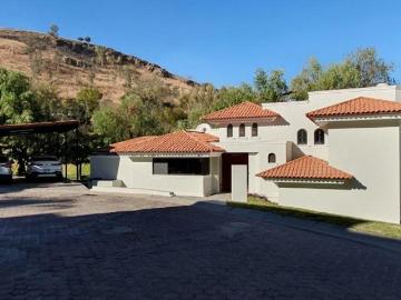 LAS CAÑADAS HERMOSA CASA EN VENTA A CAMPO DE GOLF EN COTO PRIVADO