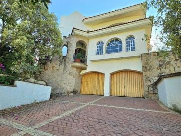 LAS CAÑADAS OPORTUNIDAD CASA EN VENTA CON AMPLIO GARAGE EN COTO PRIVADO