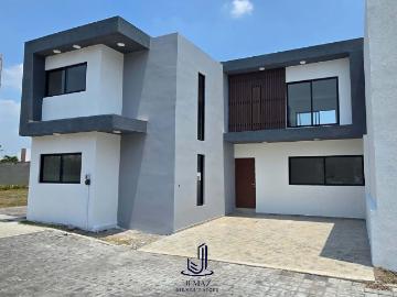 ? ¡Las Palmas! ¡Casa nueva con recámara en planta baja!