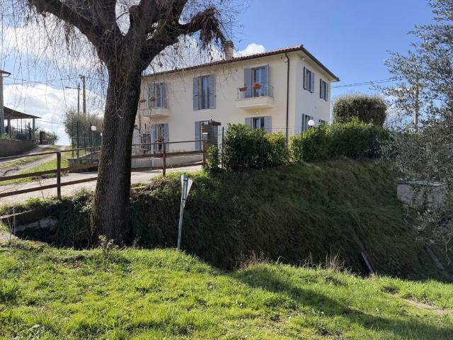 Lascia alle spalle il traffico, lo stress e il rumore della. 195m² Cortona
