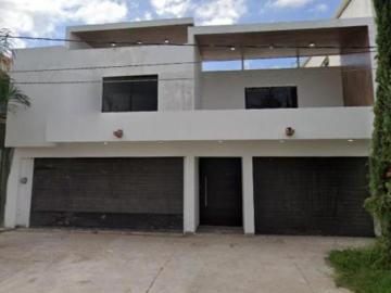 LASM38 Casa en Venta en Fraccionamiento Las Fuentes – Amplio Terreno y Ubicación Privilegiada