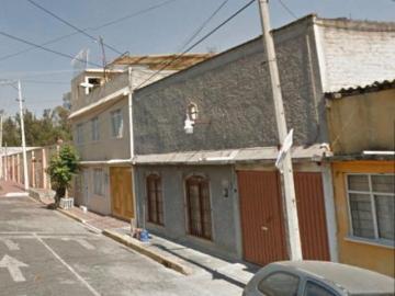 Casa de 140 m2 terreno con 4 recámaras en venta, Gustavo A. Madero