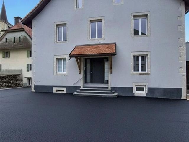 Lass diesen Fall nicht an dir vorbeigehen! Wunderschöne renovierte, geräumige, helle 5,5 Zimmer Wohnung unter Marktpreis!