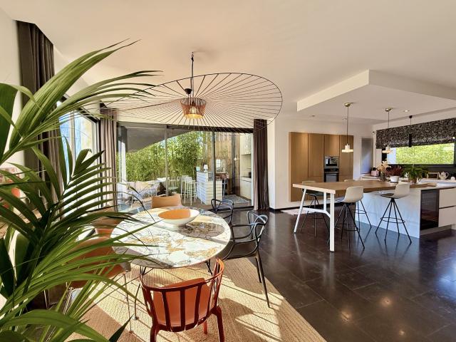 LATTES maison contemporaine avec piscine au sel