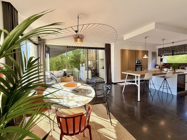 LATTES maison contemporaine avec piscine au sel