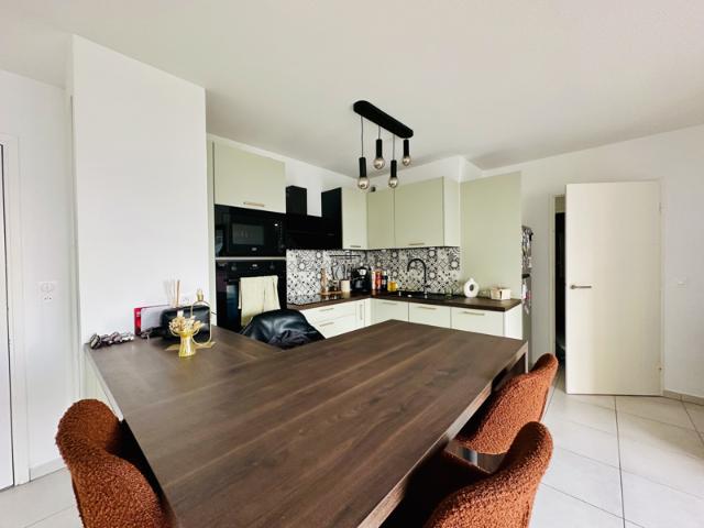 LATTES LUMINEUX T3 de 60M2 DERNIER ETAGE AVEC ASCENSEUR, T
