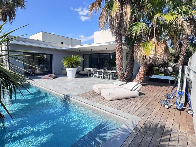 Lattes, Villa contemporaine de 2016 avec piscine dans un cad. 180m² Lattes
