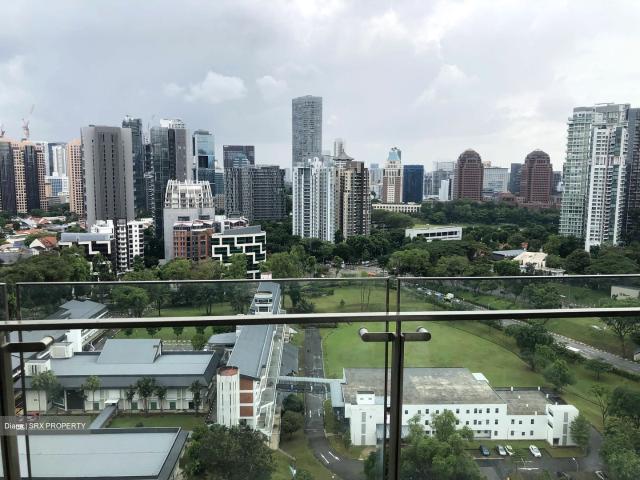 Latitude D10, Condominium