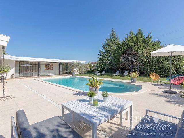 LATRESNE BELLE VILLA ESPRIT CALIFORNIEN 236M2 SUR 2500M2