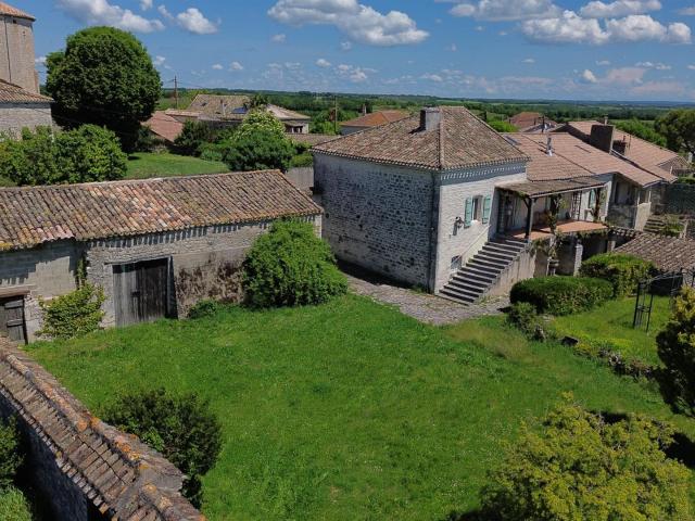Lauzerte Deux maisons en pierre avec grange et jardins 120m² Lauzerte