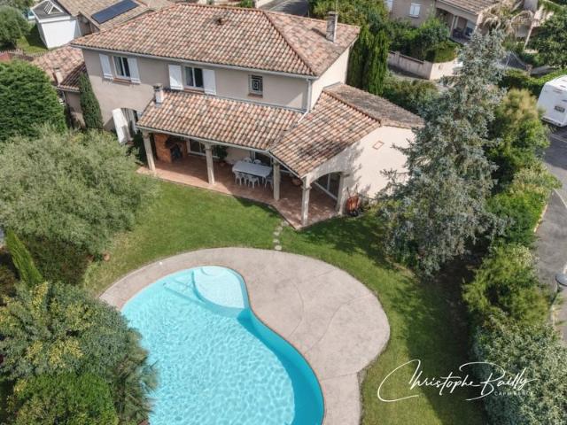 Launaguet, aux portes de Toulouse: villa 223 m² avec séjour. 223m² Launaguet