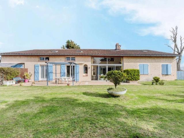 Lauragaise au calme sur grand terrain