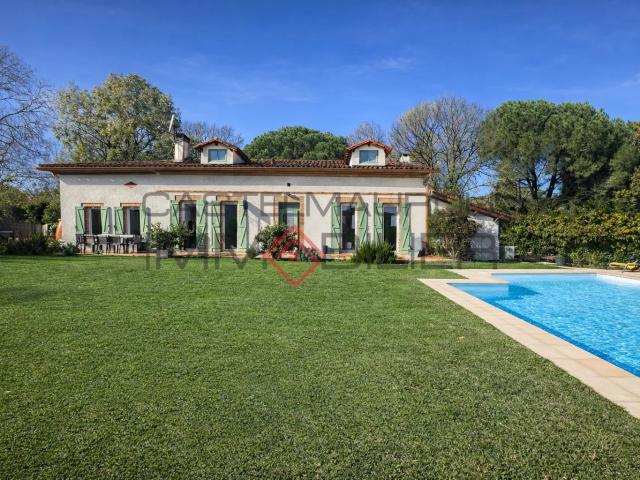 Lauragaise de 260 m2 sur 2500 m2 de parcelle