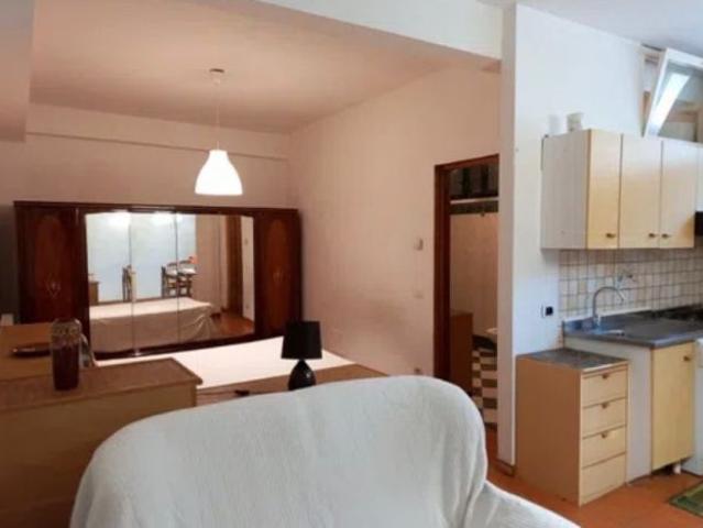 LAURENTINA MONOLOCALE ARREDATO CON POSTO AUTO