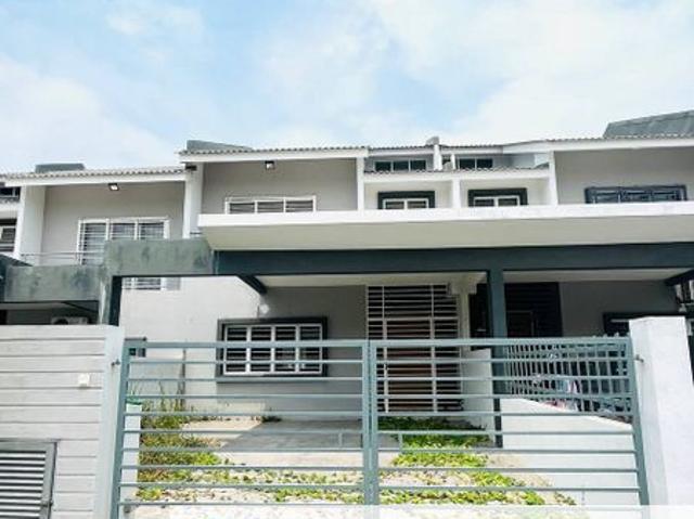 LaureL @ Laman View