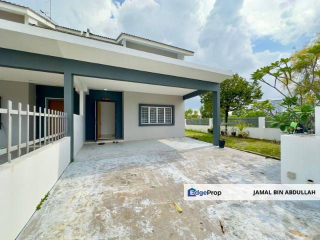 LaureL @ Laman View