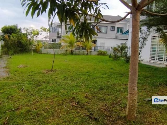 LaureL @ Laman View