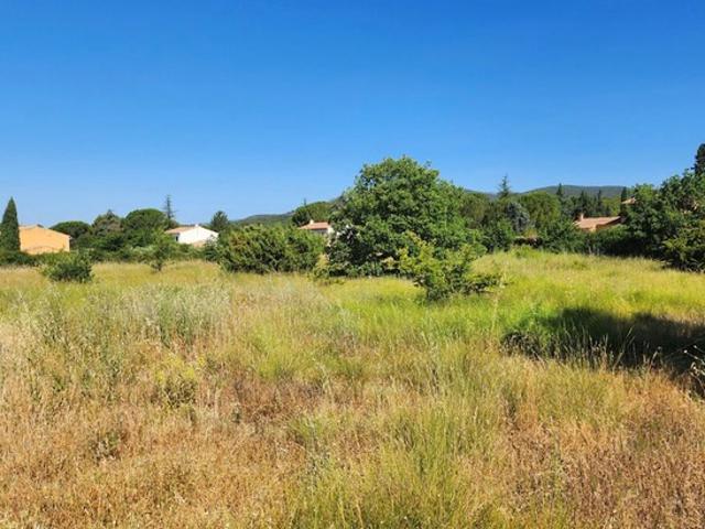 LAURIS, Beau terrain plat, au calme, proches de toutes commodités