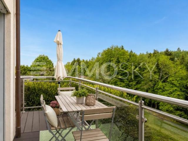 Lausanne: 4,5 Zimmer mit großem Balkon und Blick auf den Wald