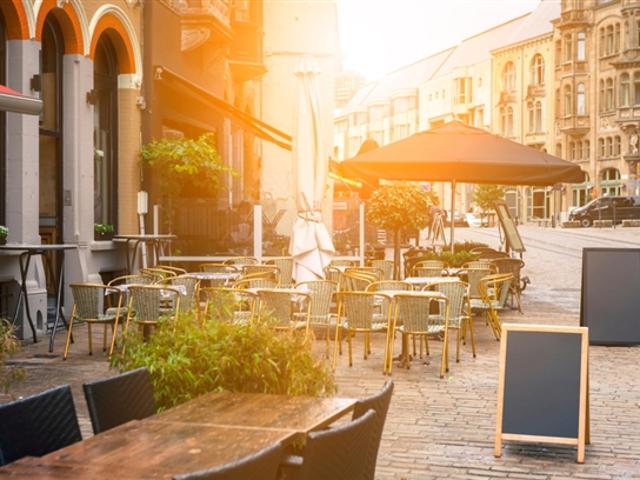 LAUSANNE CENTRE EMBLEMATISCHE RESTAURANT BAR WIRD ÜBERGEBEN
