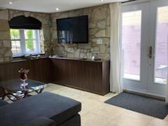 Laval magnifique 4 1/2 tout meublé, 2,200.00/ mois bail 1 ans
