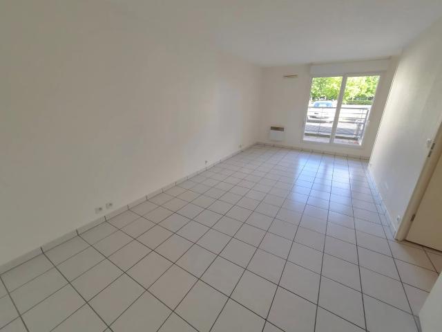 LAVAL PROCHE GARE APPARTEMENT T2 DE 50 M2 AVEC BALCON