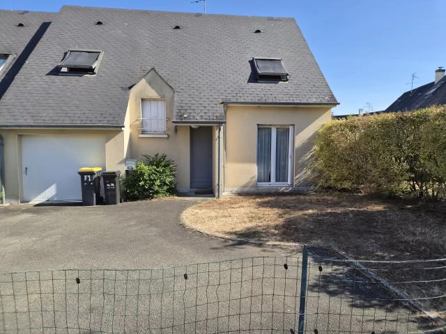 LAVAL QUARTIER CHAUMINETTE MAISON DE 100 M2 AVEC PIECE DE VIE DE