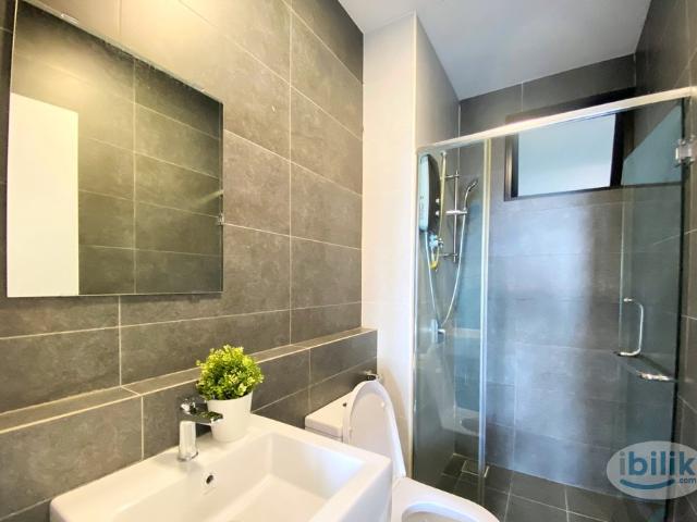 Lavile Balcony Room Near MRT Maluri For Rent