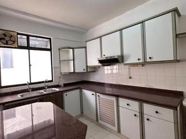 Lavinia Renovated Penthouse with lift 2 covered car parks