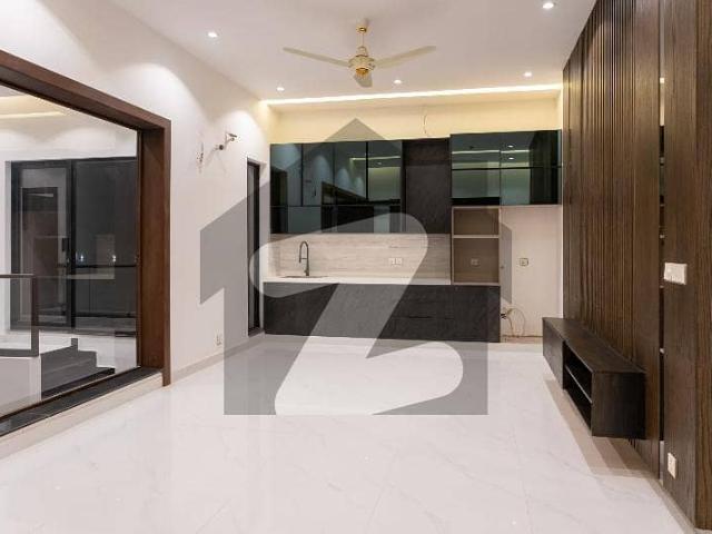 Lavish House Prime Location Near To Park Available For Sale
